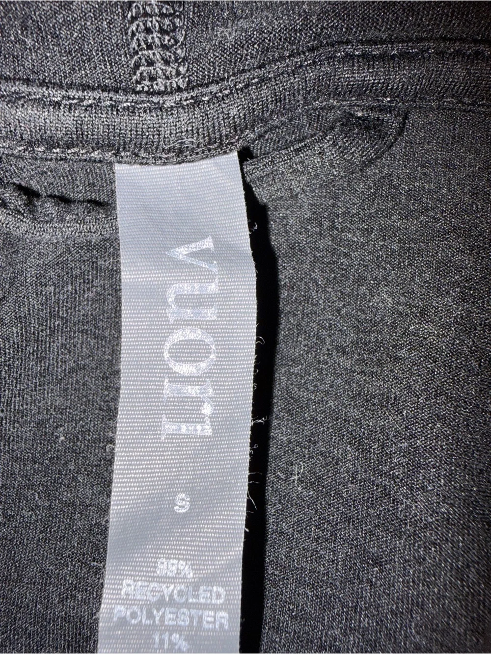Vuori Halo Essential Hoodie Heathered Black Hooded Long-Sleeve Pullover Top